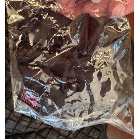 SMASHBOX - NEW - Bundle of 2 Cosmetic Cases and Sample Size Products. 8 Pieces. - Picture 9 of 12